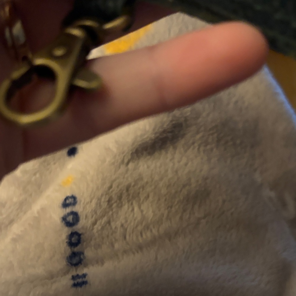 Portland Leather green Pebbled Zip Card Case with Gold Hardware - Picture 4 of 5